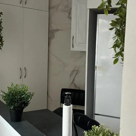 Maison-studio Compose D'une Cuisine, Un Salon Et Une Salle De Bain Apartment Beauchamp (Val-d'Oise)